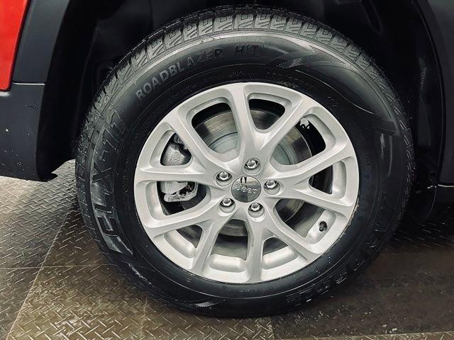 2017 Jeep Cherokee Vehicle Photo in MEDINA, OH 44256-9631