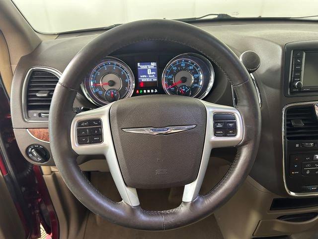 2016 Chrysler Town & Country Vehicle Photo in MEDINA, OH 44256-9631