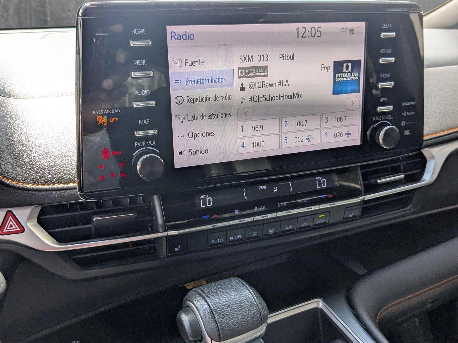 2022 Toyota Sienna Vehicle Photo in Pembroke Pines , FL 33084