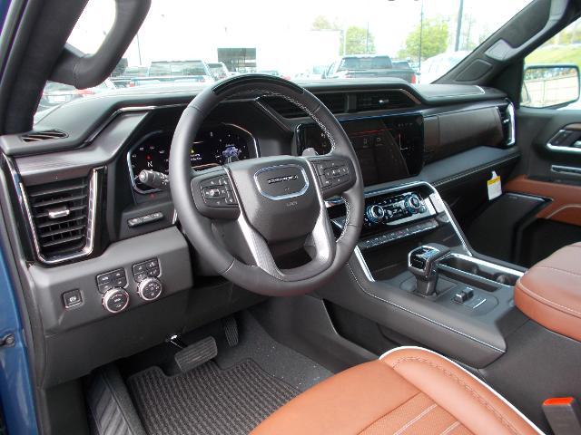 2025 GMC Sierra 1500 Vehicle Photo in LOWELL, MA 01852-4336