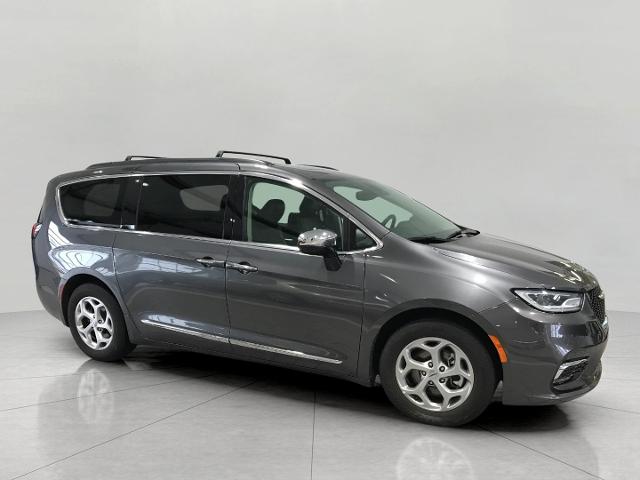 2023 Chrysler Pacifica Vehicle Photo in GREEN BAY, WI 54303-3330