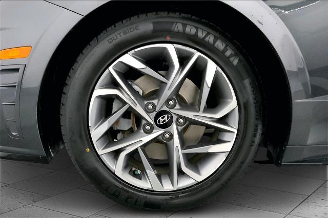 2021 Hyundai SONATA Vehicle Photo in Lees Summit, MO 64086