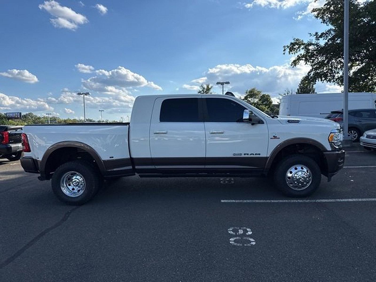 2022 Ram 3500 Vehicle Photo in Trevose, PA 19053