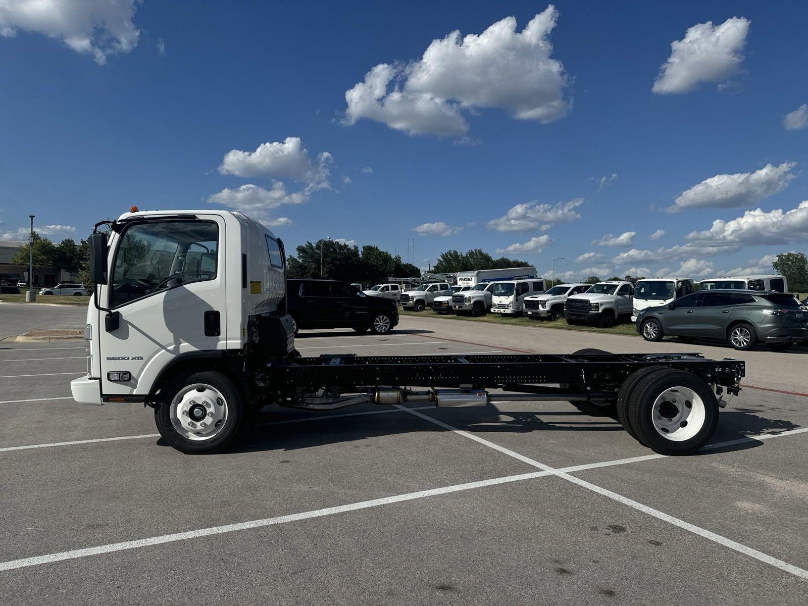 2025 Chevrolet Low Cab Forward 5500 XG Vehicle Photo in GEORGETOWN, TX 78626-7508