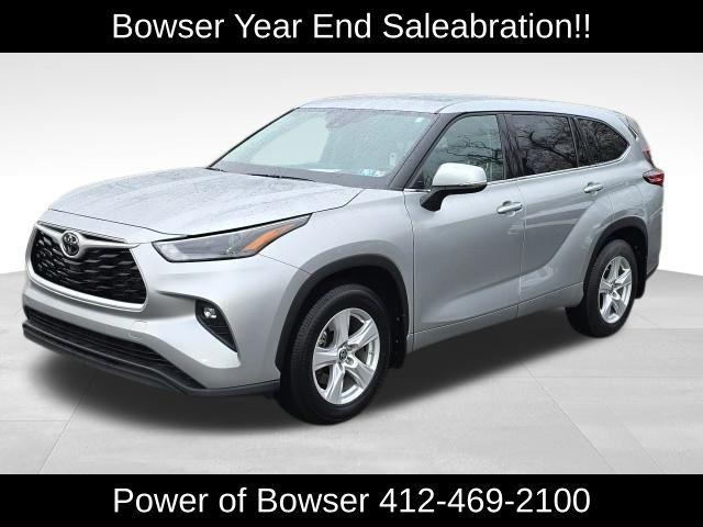 2022 Toyota Highlander Vehicle Photo in Pleasant Hills, PA 15236