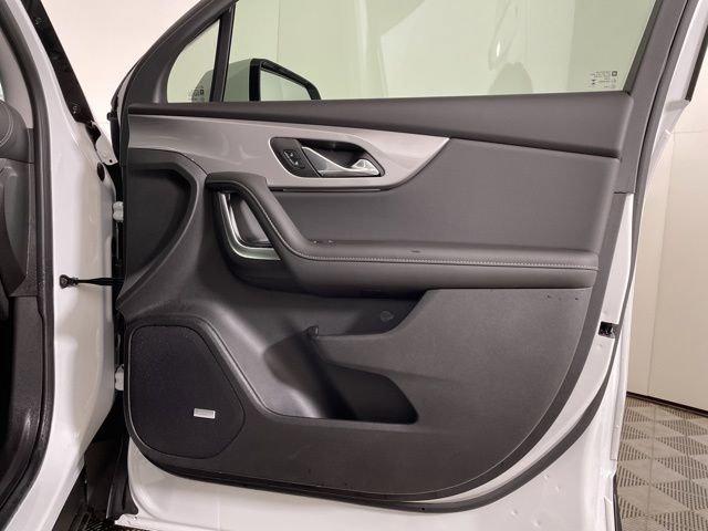2025 Chevrolet Blazer Vehicle Photo in PHOENIX, AZ 85014-3381
