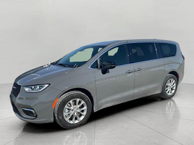 2025 Chrysler Pacifica Vehicle Photo in Kaukauna, WI 54130