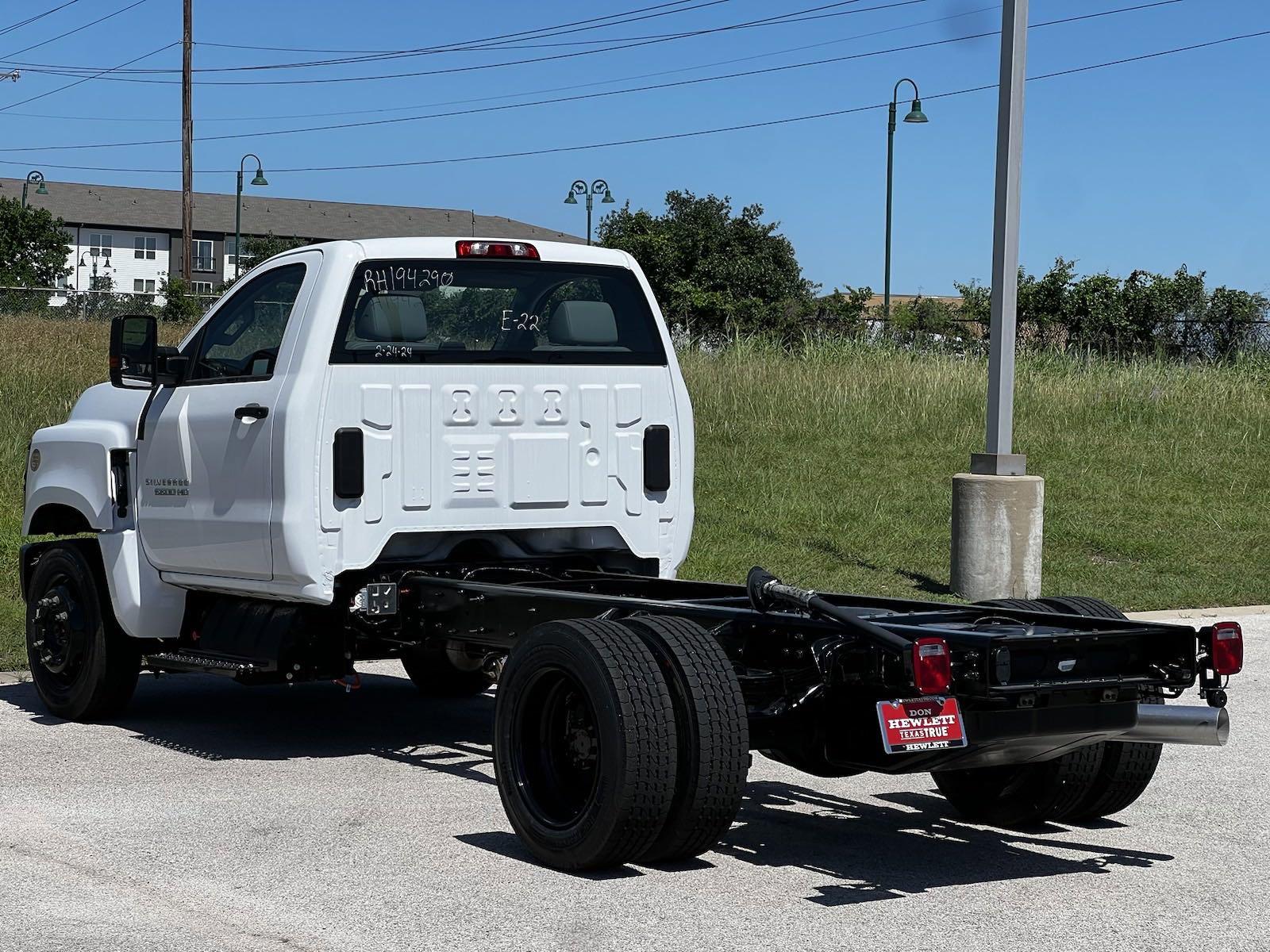 2024 Chevrolet Silverado 5500 HD Vehicle Photo in GEORGETOWN, TX 78626-7508