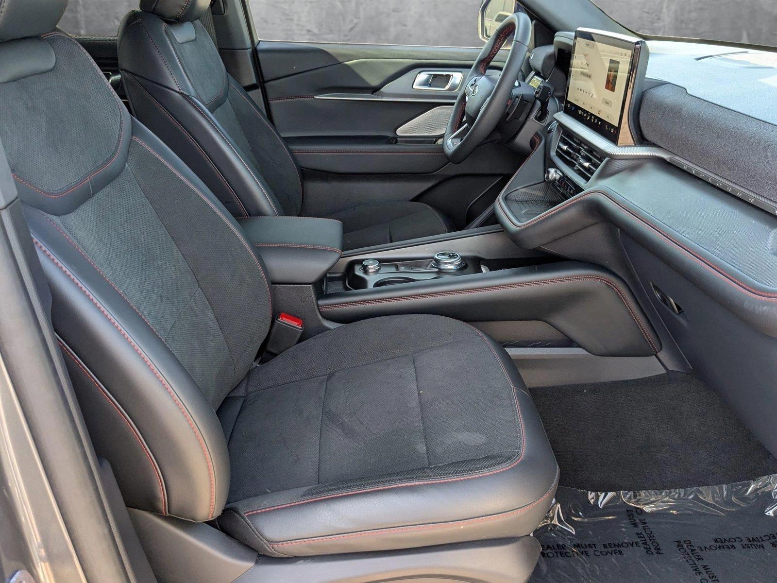 2025 Ford Explorer Vehicle Photo in St. Petersburg, FL 33713