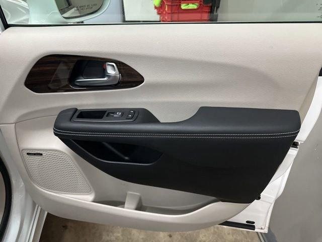 2022 Chrysler Pacifica Vehicle Photo in MEDINA, OH 44256-9631