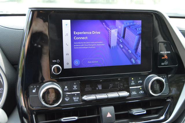 2024 Toyota Highlander Vehicle Photo in Houston, TX 77090