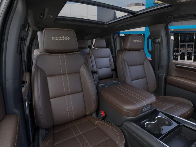 2025 Chevrolet Suburban Vehicle Photo in MOON TOWNSHIP, PA 15108-2571