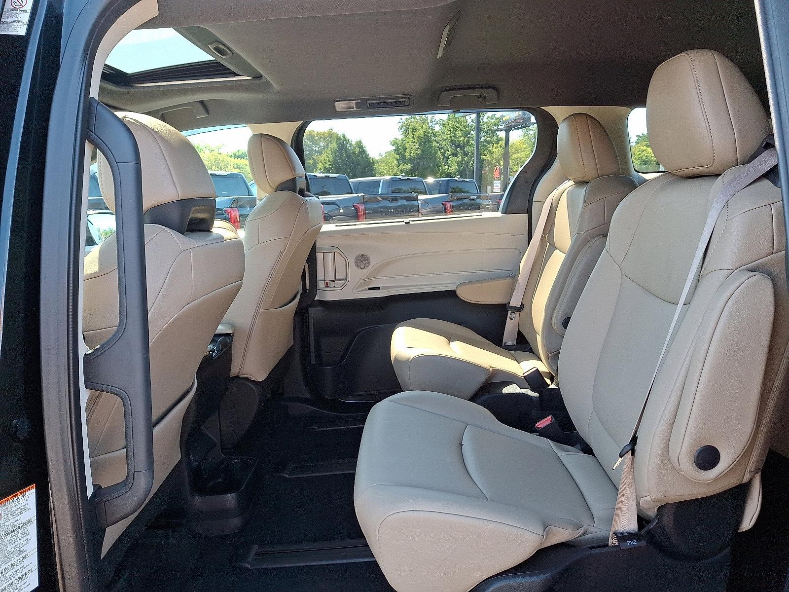 2022 Toyota Sienna Vehicle Photo in Trevose, PA 19053