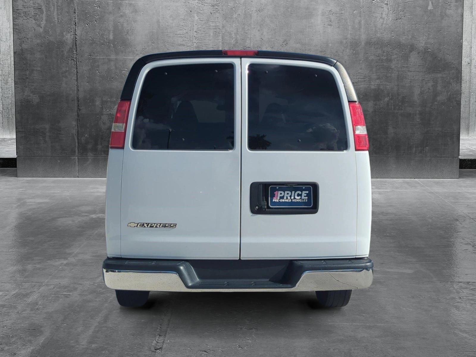 2019 Chevrolet Express Passenger Vehicle Photo in PEMBROKE PINES, FL 33024-6534