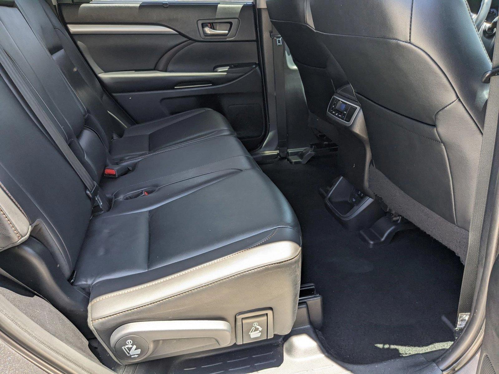 2019 Toyota Highlander Vehicle Photo in Davie, FL 33331