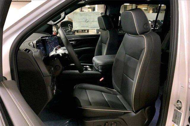 2025 Chevrolet Suburban Vehicle Photo in KANSAS CITY, MO 64114-4502