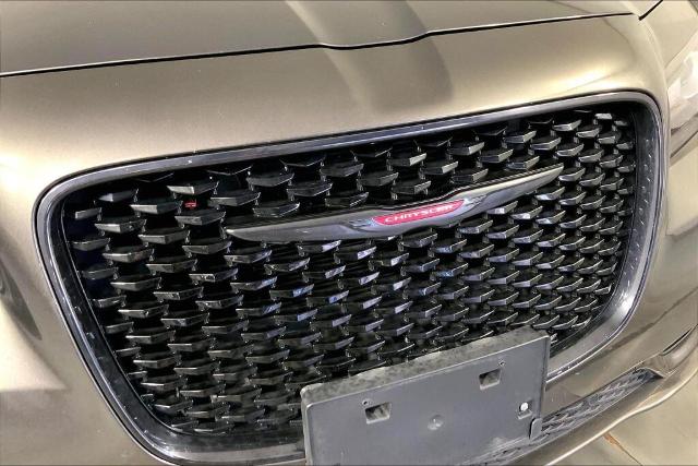 2023 Chrysler 300 Vehicle Photo in Kansas City, MO 64114