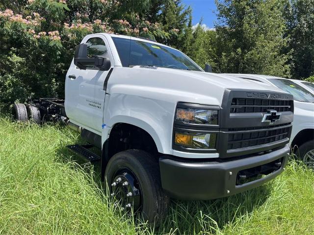 2024 Chevrolet Silverado 5500 HD Vehicle Photo in ALCOA, TN 37701-3235