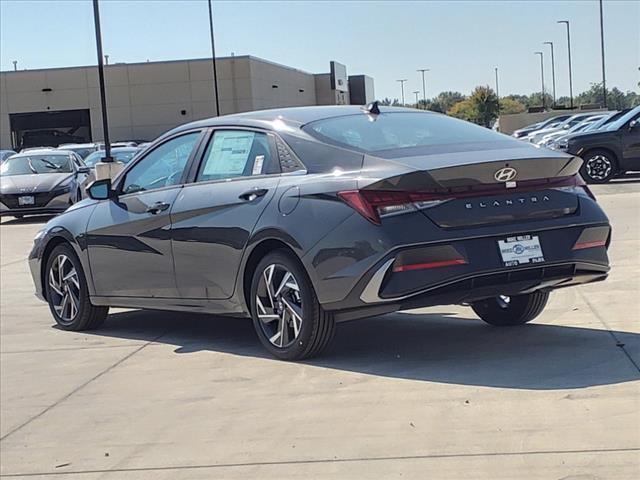 2024 Hyundai ELANTRA Vehicle Photo in Peoria, IL 61615