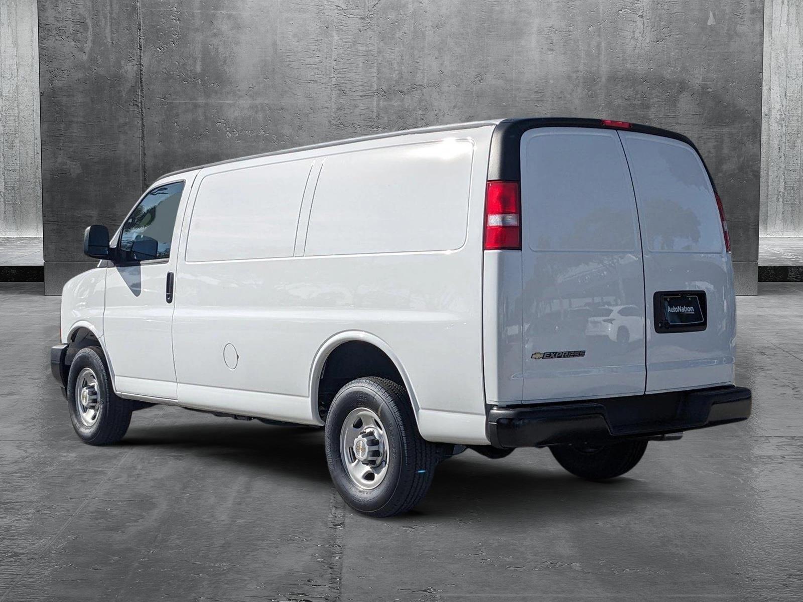 2024 Chevrolet Express Cargo 2500 Vehicle Photo in GREENACRES, FL 33463-3207