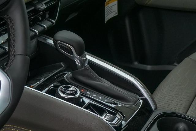 2025 Chevrolet Colorado Vehicle Photo in VENTURA, CA 93003-8585