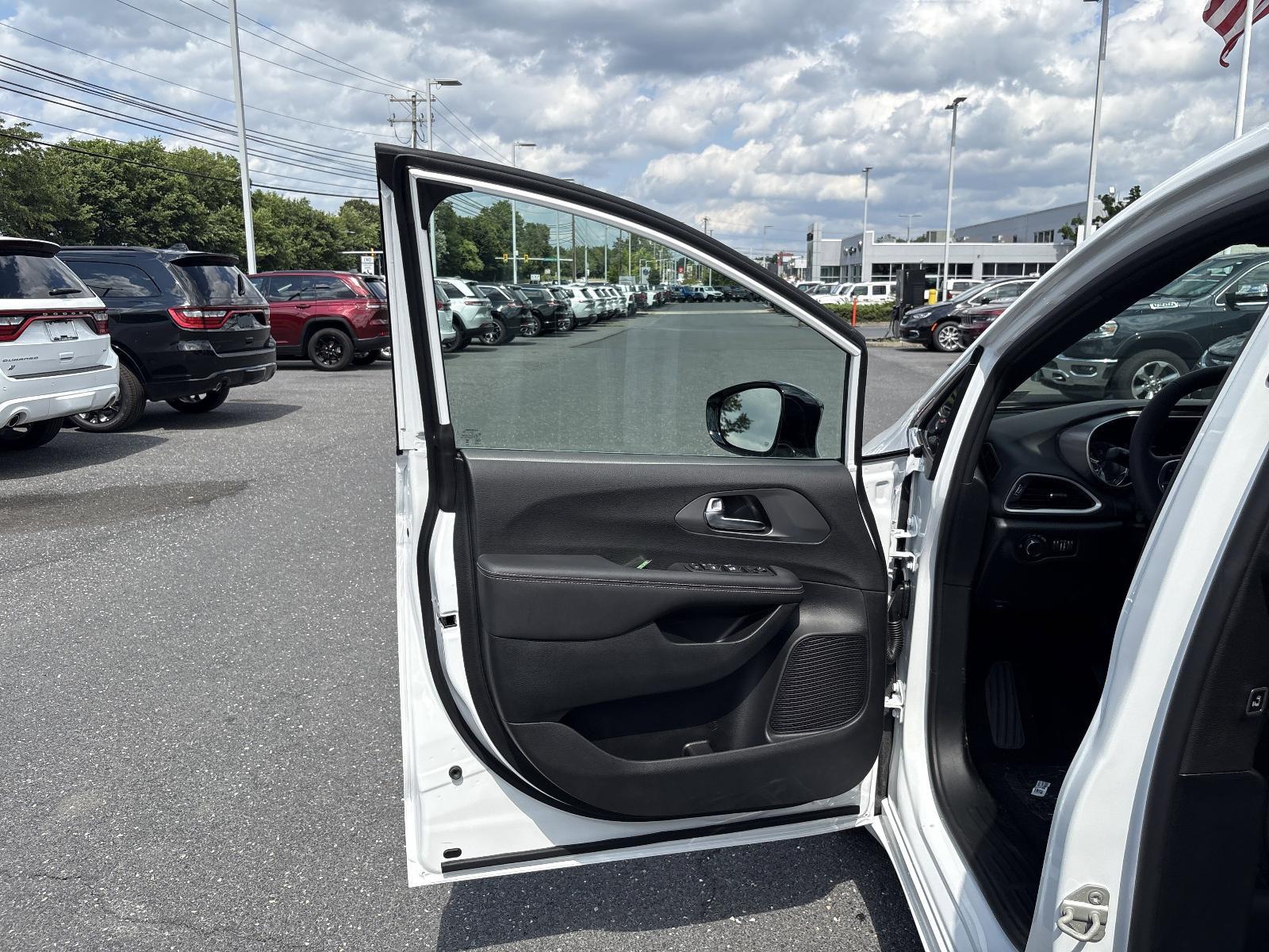 2025 Chrysler Voyager Vehicle Photo in Mechanicsburg, PA 17050-1707