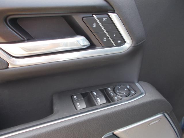 2025 GMC Sierra 2500 HD Vehicle Photo in LOWELL, MA 01852-4336