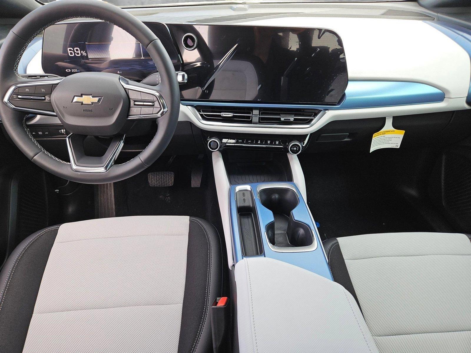 2024 Chevrolet Equinox EV Vehicle Photo in DENVER, CO 80221-3610