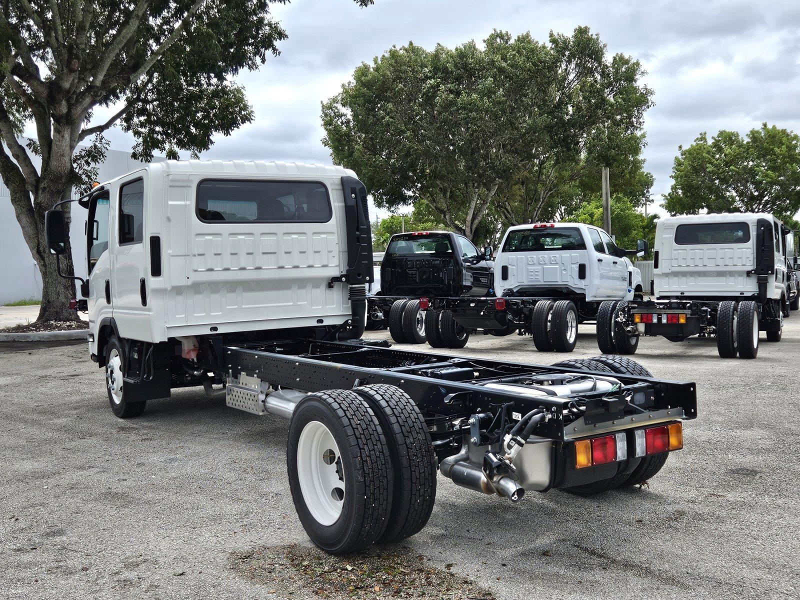 2025 Chevrolet Low Cab Forward 5500 HG Vehicle Photo in GREENACRES, FL 33463-3207