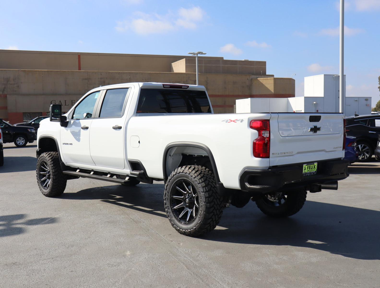 2025 Chevrolet Silverado 2500 HD Vehicle Photo in LOS ANGELES, CA 90007-3794