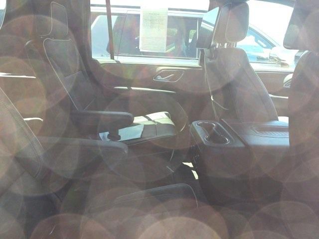 2022 Chevrolet Suburban Vehicle Photo in ENGLEWOOD, CO 80113-6708
