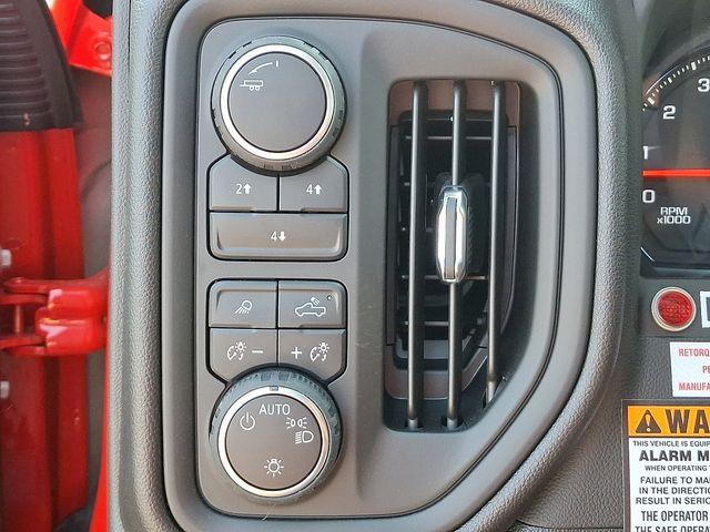 2025 Chevrolet Silverado 3500 HD Chassis Cab Vehicle Photo in DANBURY, CT 06810-5034