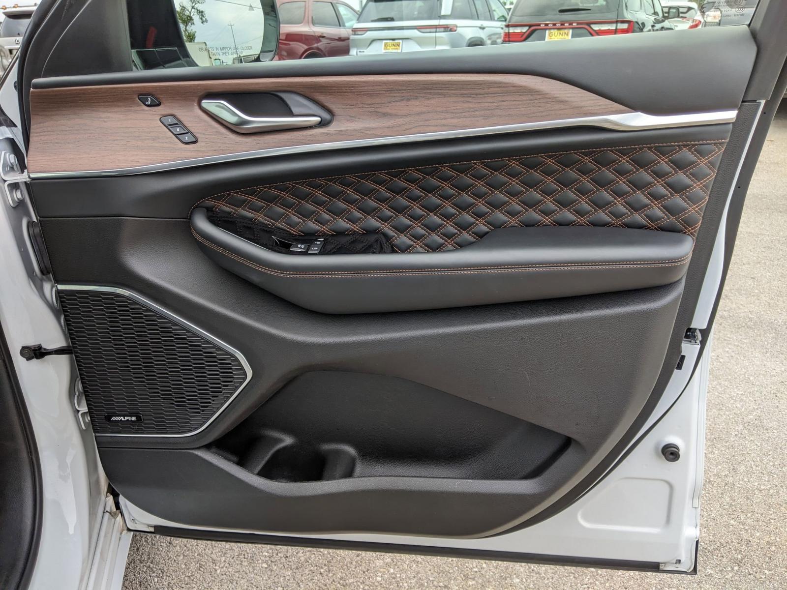 2022 Jeep Grand Cherokee Vehicle Photo in Seguin, TX 78155