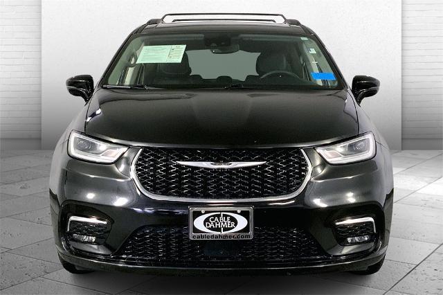 2022 Chrysler Pacifica Vehicle Photo in Lees Summit, MO 64086