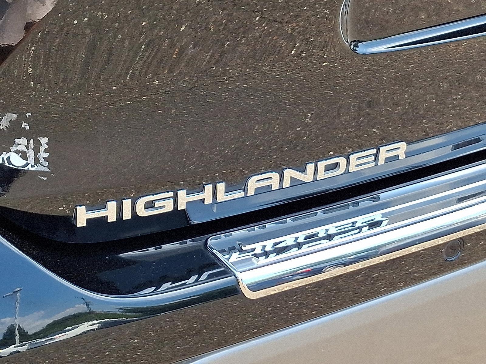 2024 Toyota Highlander Vehicle Photo in Trevose, PA 19053