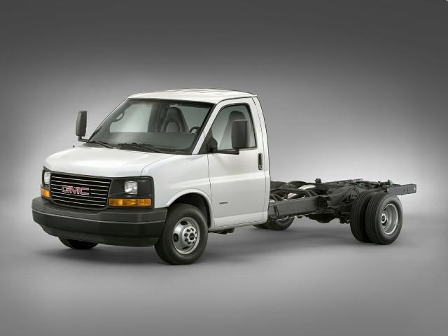 2015 GMC Savana Commercial Cutaway Vehicle Photo in MEDINA, OH 44256-9631