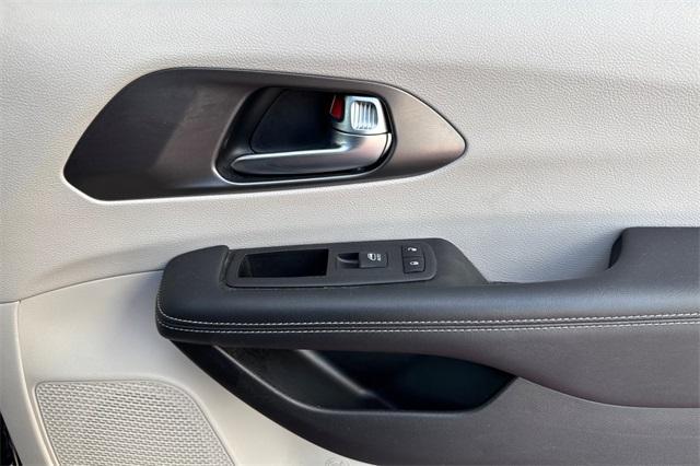 2023 Chrysler Pacifica Vehicle Photo in ELK GROVE, CA 95757-8703
