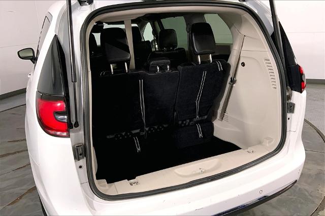 2023 Chrysler Pacifica Vehicle Photo in Lees Summit, MO 64086