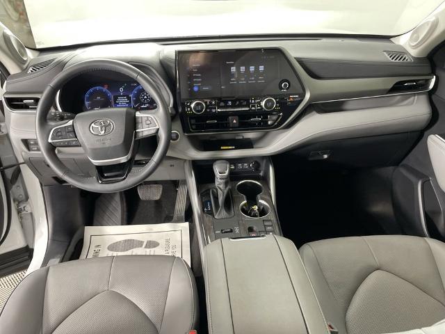 2024 Toyota Highlander Vehicle Photo in GILBERT, AZ 85297-0402