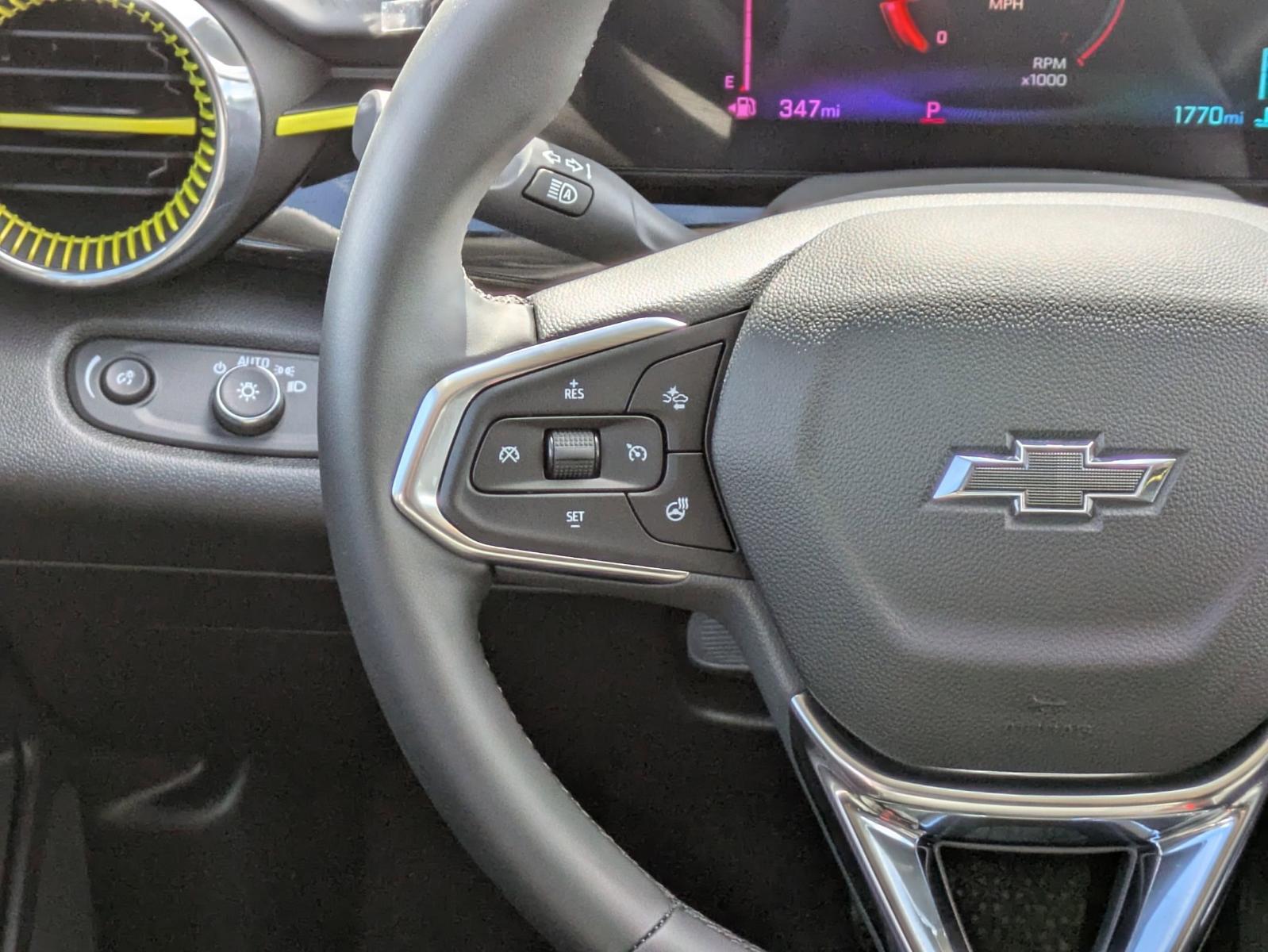 2025 Chevrolet Trax Vehicle Photo in SELMA, TX 78154-1460