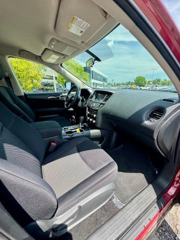2017 Nissan Pathfinder Vehicle Photo in Lees Summit, MO 64086