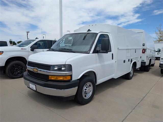2025 Chevrolet Express Commercial Cutaway Vehicle Photo in ENGLEWOOD, CO 80113-6708