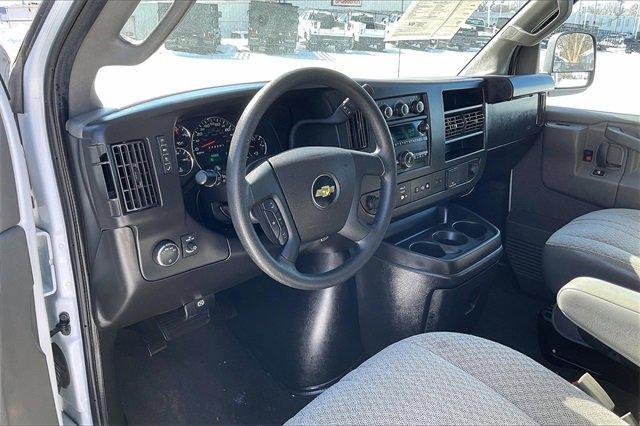 2022 Chevrolet Express Passenger Vehicle Photo in INDEPENDENCE, MO 64055-1314