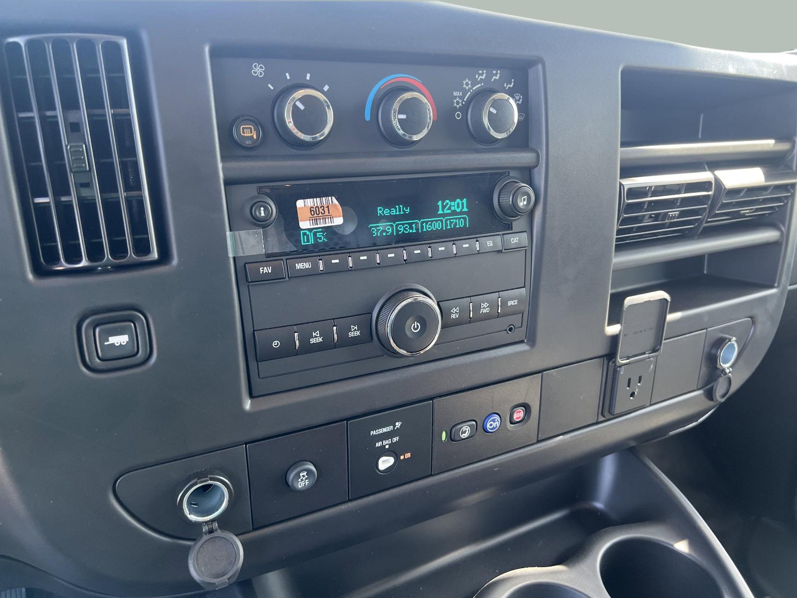 2025 Chevrolet Express Cargo 2500 Vehicle Photo in GEORGETOWN, TX 78626-7508