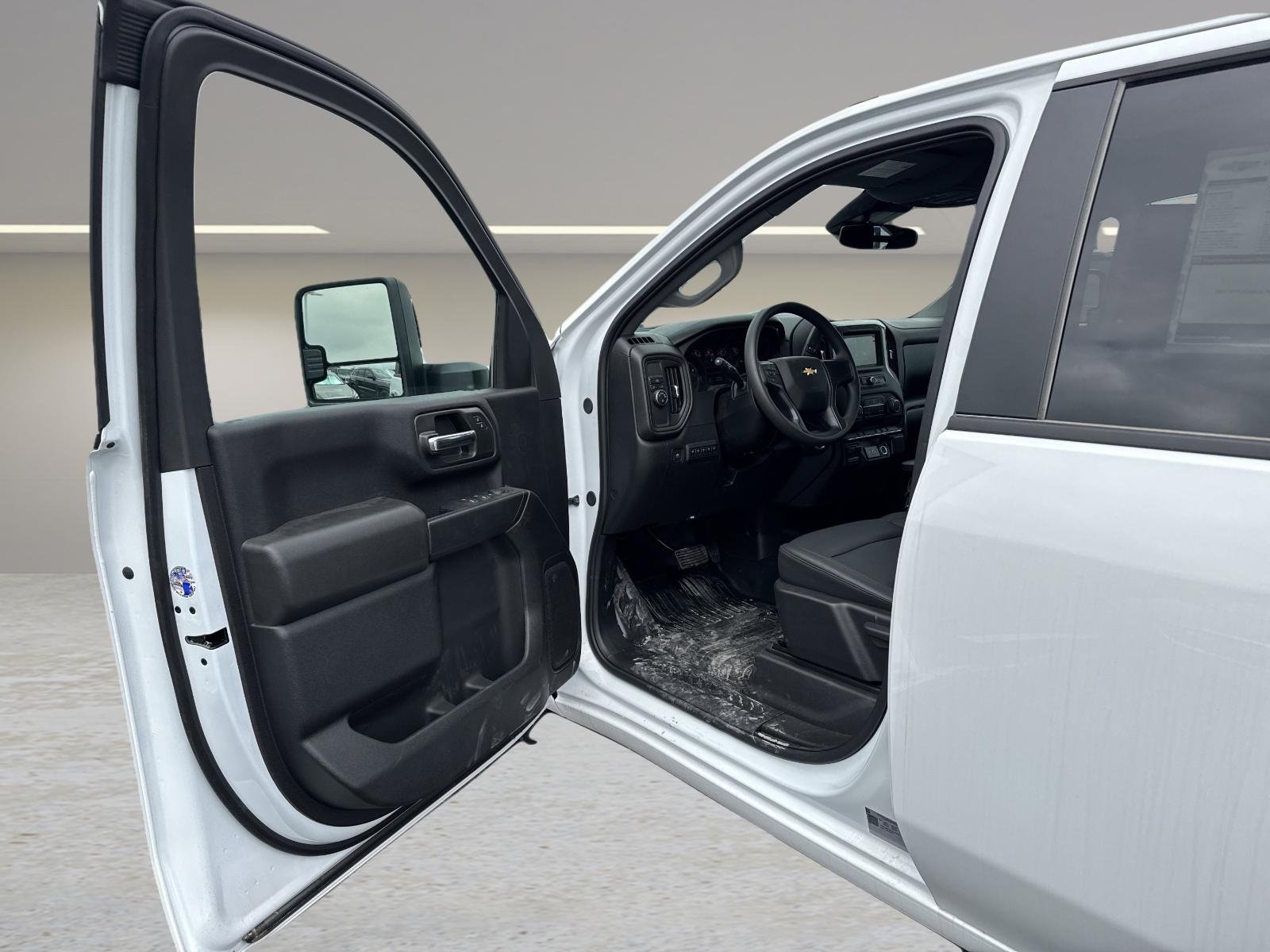 2025 Chevrolet Silverado 3500 HD Chassis Cab Vehicle Photo in GEORGETOWN, TX 78626-7508