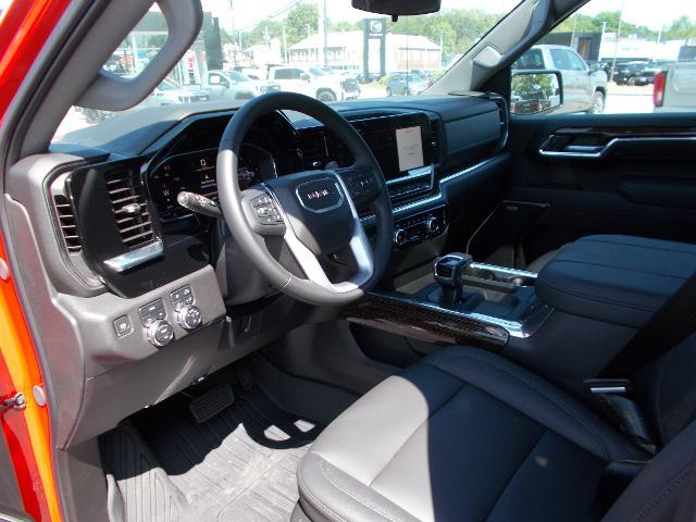 2025 GMC Sierra 1500 Vehicle Photo in LOWELL, MA 01852-4336