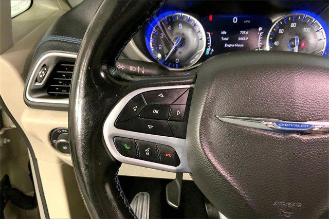 2021 Chrysler Pacifica Vehicle Photo in KANSAS CITY, MO 64114-4502