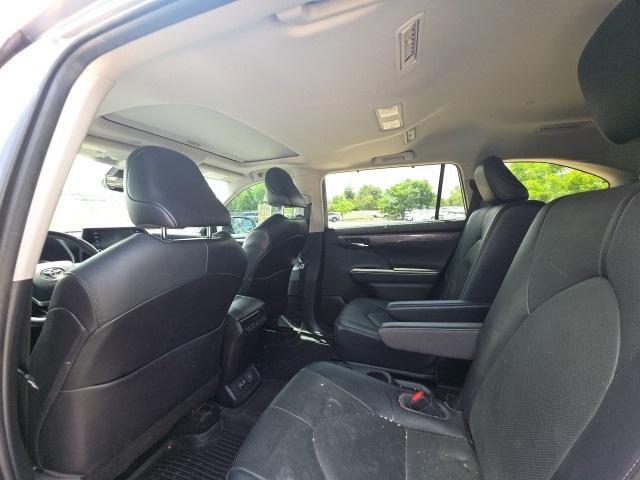 2022 Toyota Highlander Vehicle Photo in ENGLEWOOD, CO 80113-6708