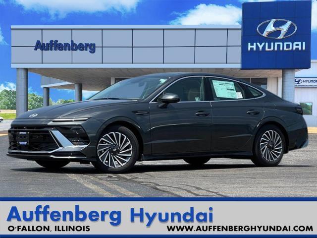 2024 Hyundai SONATA Hybrid Vehicle Photo in O'Fallon, IL 62269