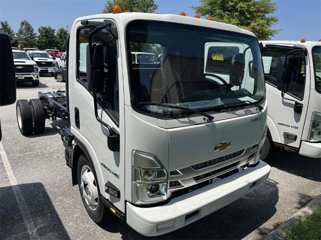 2025 Chevrolet Low Cab Forward 4500 Vehicle Photo in ALCOA, TN 37701-3235